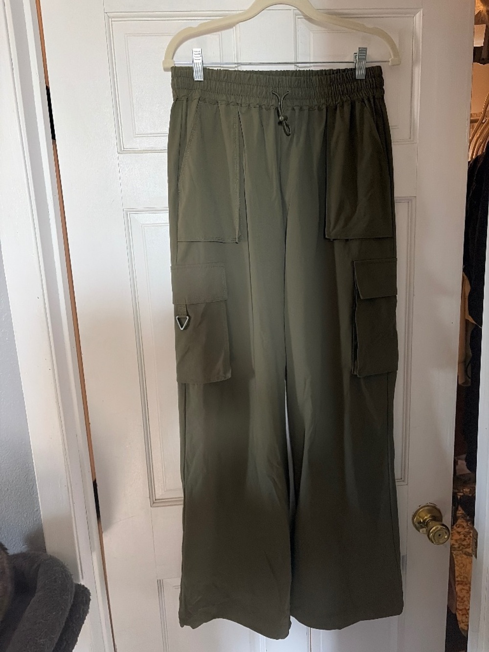 Fabletics Heights Cargo Pants - L Regular length